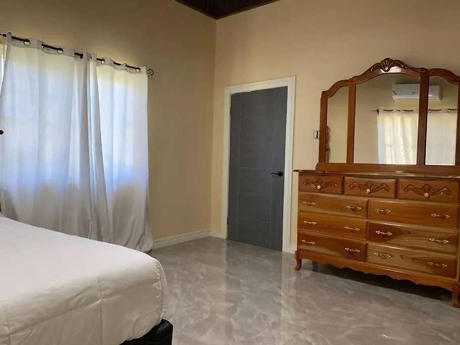 Cozy 2 Bedroom Apartment Montego Bay